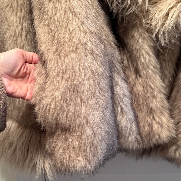 PrettyLittleThing Women's SKI  Faux Fur Teddy size M NWT - Picture 6 of 11